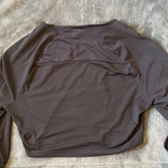 GYMSHARK - long sleeve cropped fitted compression top - Picture 3 of 3